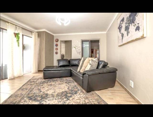 4 BEDROOM HOUSE FOR SALE IN MEER EN SEE